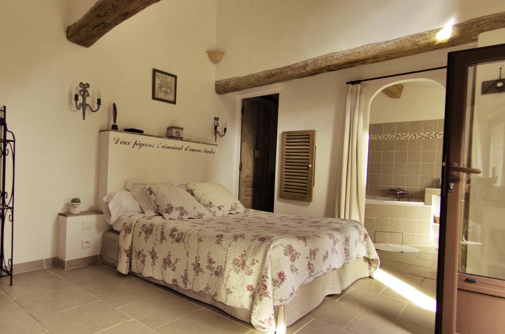 L'Abri Du Poete Bed and Breakfast Besse-sur-Issole Δωμάτιο φωτογραφία