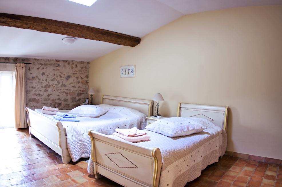 L'Abri Du Poete Bed and Breakfast Besse-sur-Issole Δωμάτιο φωτογραφία