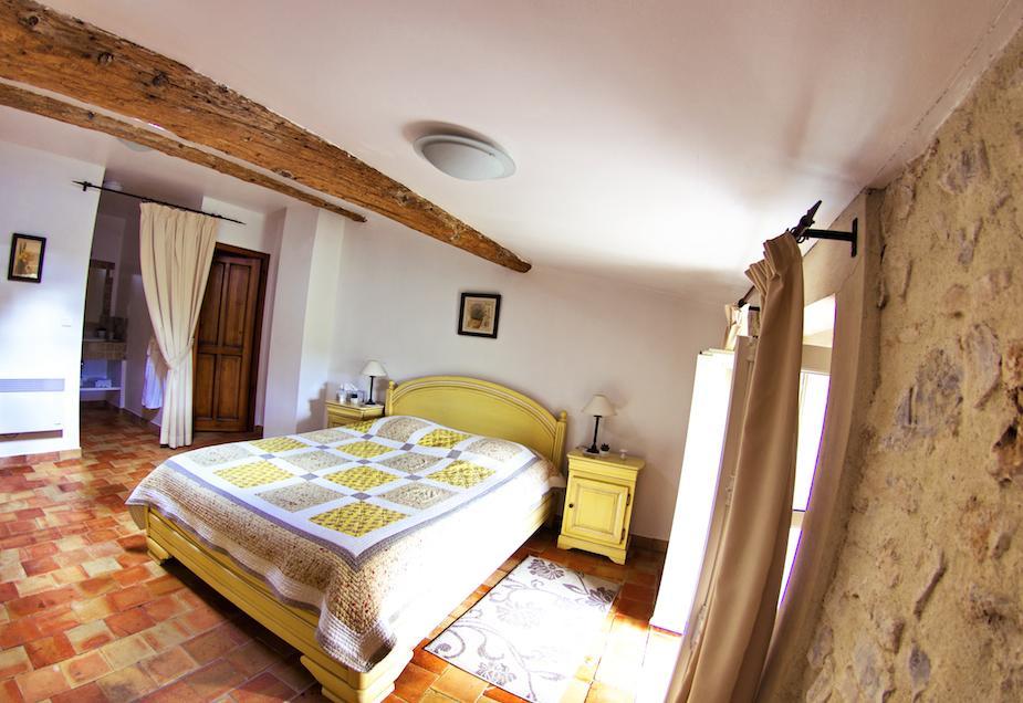L'Abri Du Poete Bed and Breakfast Besse-sur-Issole Δωμάτιο φωτογραφία
