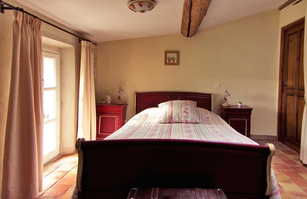 L'Abri Du Poete Bed and Breakfast Besse-sur-Issole Δωμάτιο φωτογραφία