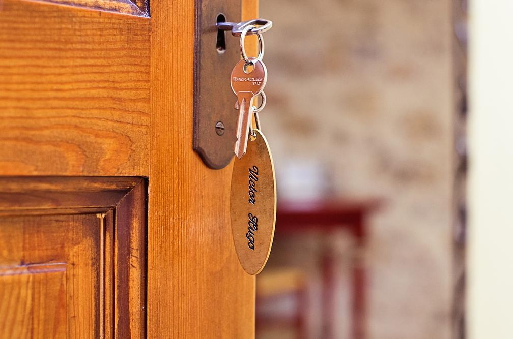 L'Abri Du Poete Bed and Breakfast Besse-sur-Issole Δωμάτιο φωτογραφία