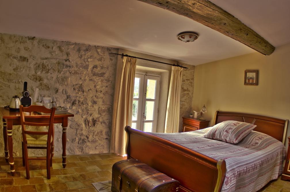 L'Abri Du Poete Bed and Breakfast Besse-sur-Issole Δωμάτιο φωτογραφία