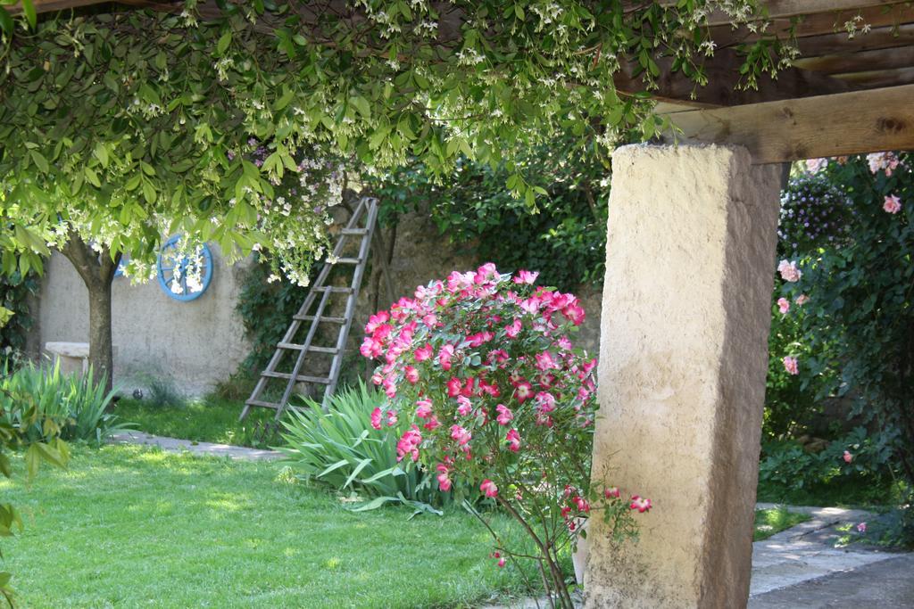 L'Abri Du Poete Bed and Breakfast Besse-sur-Issole Εξωτερικό φωτογραφία