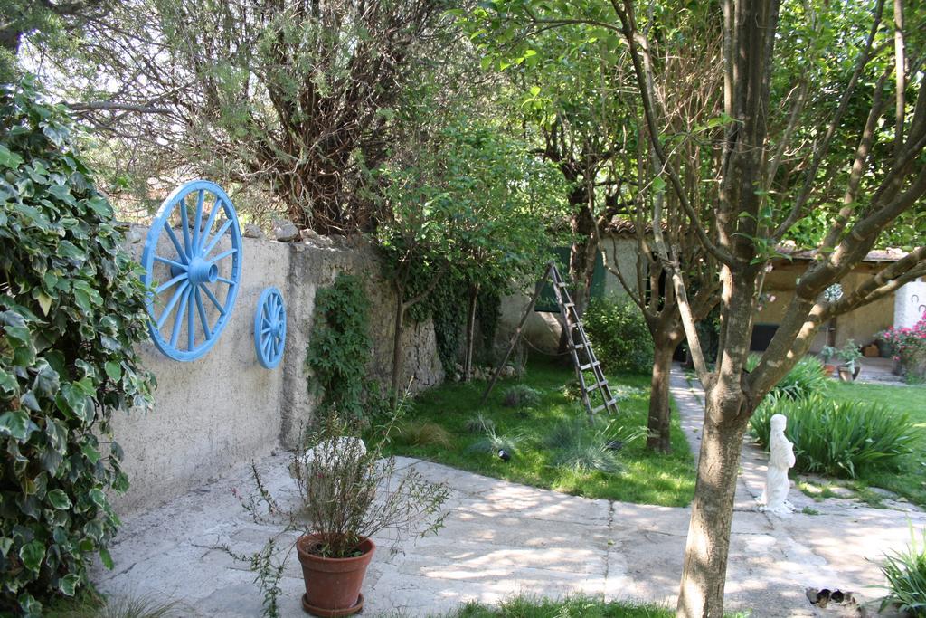 L'Abri Du Poete Bed and Breakfast Besse-sur-Issole Εξωτερικό φωτογραφία