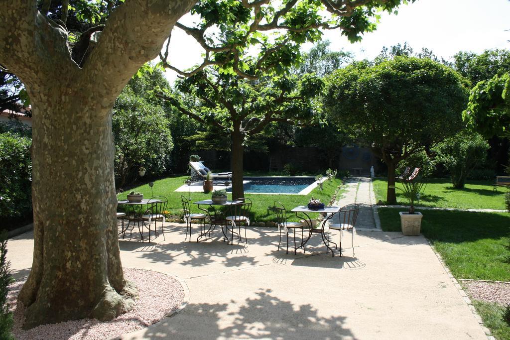 L'Abri Du Poete Bed and Breakfast Besse-sur-Issole Εξωτερικό φωτογραφία