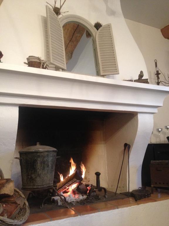 L'Abri Du Poete Bed and Breakfast Besse-sur-Issole Εξωτερικό φωτογραφία