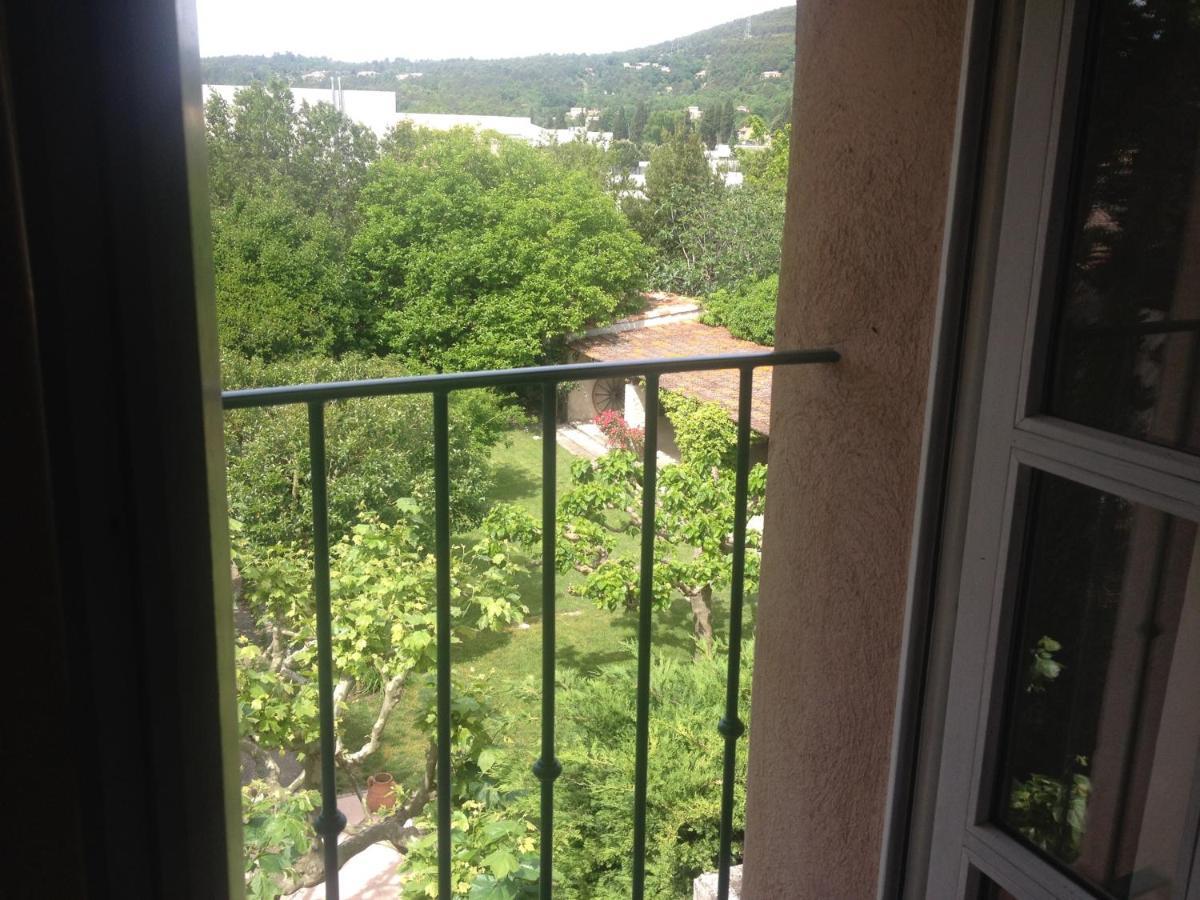 L'Abri Du Poete Bed and Breakfast Besse-sur-Issole Δωμάτιο φωτογραφία